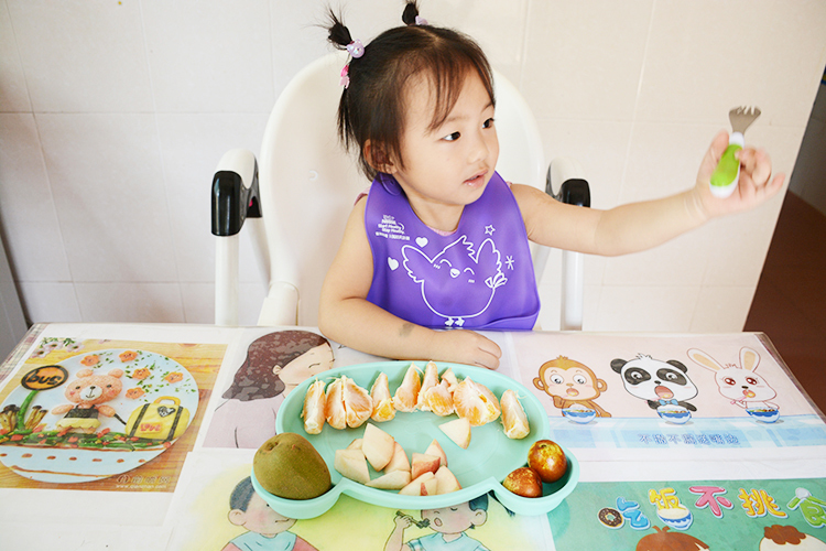 硅膠兒童餐具-食品級(jí)硅膠餐盤(pán)